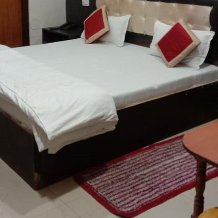 Jaya Palace Hotel By Wb Inn Dhaulpur Exterior foto