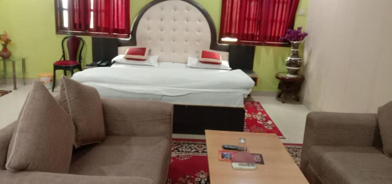 Jaya Palace Hotel By Wb Inn Dhaulpur Exterior foto