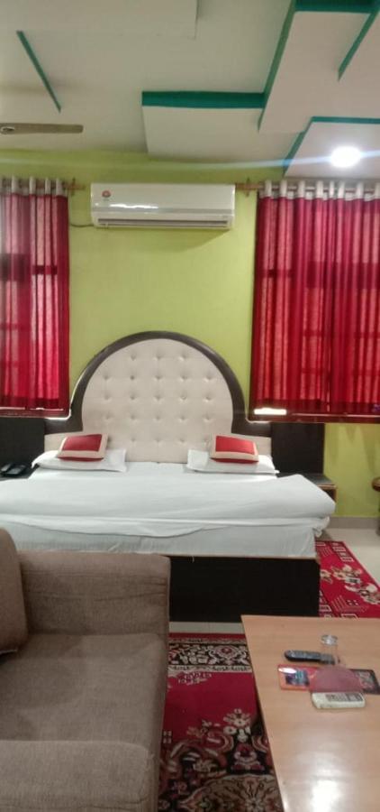 Jaya Palace Hotel By Wb Inn Dhaulpur Exterior foto